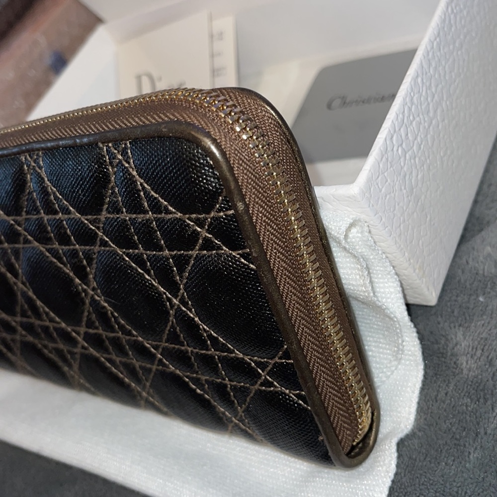 Christian Dior quilted zipper wallet 100% Authentic dark brown color great cons - Picture 4 of 13